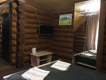 Фото номера Двухместный номер с 1 кроватью или 2 отдельными кроватями, вид на горы Мини-отель Sadyba Sribne Dzherelo г. Ilʼnytsya 2